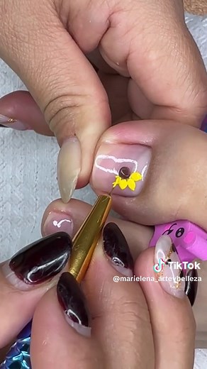 Diseños creativos para uñas de pies decoradas