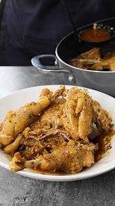 Whether it’s for a family feast or a quick dinner, try our Umleqwa 🍗 curry recipe and let us know how you would serve this tasty dish! 📌INGREDIENTS 2 Tbsp Canola Oil 1 medium onion, diced Pinch garlic powder 1 Tbsp Curry powder 1 tsp Mixed Herbs 1 tsp Paprika 1 Easy to Cook Umleqwa, portioned/cut into pieces 1 tsp Chicken Stock Powder dissolved in 250ml boiling water Freshly ground black pepper, to taste 2 x Woolworths samp & beans, heated and seasoned (Umngqusho) 📍Serve with starch & veg of 
