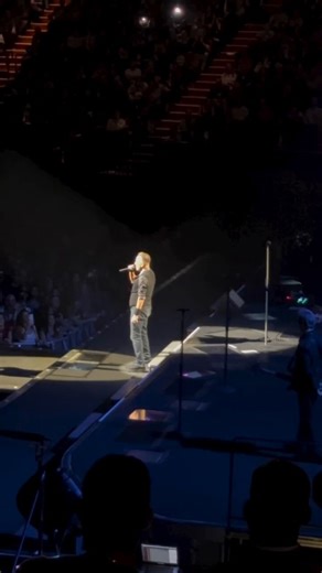 The boss does the occasional charity concert & according to foundation records has supported two foundations that together have allocated about $5M. For a man worth $1.2B that's pretty thin gruel, yet he's the one chastising the rich abandoning the poor?