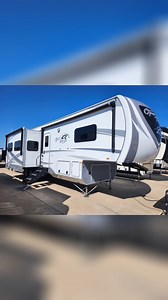 Used 2021 Highland Ridge RV Open Range OF374BHS Grab your bags and load up the whole family, and head to the campsite with this fifth wheel! Call Now! 682-757-8473 Payments as low as $11.60/day! View online https://www.hwhrv.com/product/used-2021-highland-ridge-rv-open-range-of374bhs-2785313-5 Sale Price $54,995 Stock# 35443 #holidayworldrv #HighlandRidgeRV #fifthwheel #usedfifthwheel | Holiday World RV | Facebook