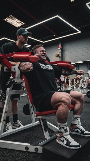 Francisco Barrios Vlk on Instagram: "Nuevo vídeo en mi canal de YouTube! Un entrenamiento de Push con foco en hombros donde les contamos en qué fase estamos hoy con respecto al entrenamiento en el gimnasio y un poco de lo que se viene. Y una mirada a cómo vamos respondiendo a 6 semanas de volver a pisar el escenario más importante del mundo. Todo como siempre bajo la talentosa lente de nuestro hermano @krebis , para que puedan estar ahí en el gimnasio con nosotros y acompañarnos en esta preparac