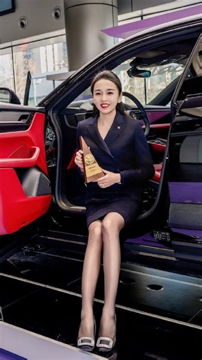 2年卖340辆保时捷女销冠，称照片遭盗用恶剪发在黄色网站：已报警