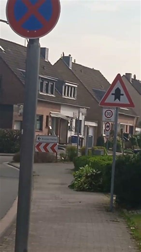 Schulweg in die Schule weil die scheiß Busse streiken