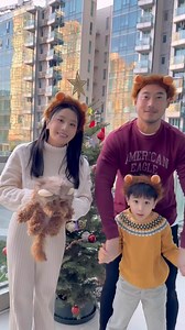昨天跟彥彥去看獅子王木法沙 整個故事圍繞着親情和木法沙的成長等等 令作為媽媽的我也有些感觸 然後默默花了一晚時間回顧了彥彥的成長👉👈 還記得他一兩歲時性格非常害羞和怕生 老公很怕彥彥將來會跟他一樣內向 因為無論對以後升學或在社會工作也會很吃虧 所以從小我便開始帶著他不停面對外人面對鏡頭 企圖在他身上發掘出我這種不要面的性格 也經常拋他出去舒適圈以外的地方去跟別人接觸 然後慢慢地他青出於藍變得比我更不要面子 現在完全就是一個愛整古做怪的孩子 然後他小時候很怕很怕很怕動物 每次只要在街上看到狗狗他也會馬上逃跑 所以我每次跟他在街上也會故意帶他去接觸動物 還會經常帶他去寵物公園跟狗狗玩 一開始他也會叫救命說要走 但現在的他不但愛狗狗連蛇蟲鼠蟻也愛了🥶 還記得有一位師傅看過他的面相 告訴我他是難搞的小孩脾氣也很容易暴躁 作為媽媽的我當然也知道 所以我這些年嘗試用很多不同形式和方法跟他相處 在我們爭吵時我也會先將自己怒火熄滅 再用平起平坐的態度先跟他和解 進入他的小世界去理解他的想法再跟他解釋 現在他慢慢長大了 也更懂得正確地去表達想法和舒發自己的情緒了 有人說過小朋友性格80%是天生的改