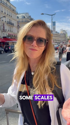 💜 Hello emerging artists! Every Tuesday, we will be sharing tips from your favourite opera professionals! Be sure to follow Paris Opera Competition to see each tip! 💜 Today’s tip comes from soprano and conductor, @barbara hannigan. Today she shares a helpful tip for singers about warming up. She encourages singers to use this time to gently wake up the voice and explains what she includes in her regular warm-up routine. 👉 Follow her for more tips and tricks! ———————————————— 💜 Bonjour les ar