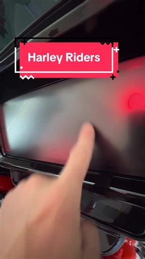 That Road Glide/Street Glide screen is HUGE. Sun glare fingerprints? Not it. 👉 link in bio 🛒 #harleydavidson #screenprotector #motorcyclemods #bikeaccessories #harleydavidsonlifestyle