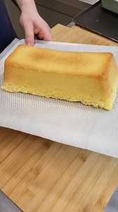 Vous avez été nombreuses à aimer de cuire une génoise sur un moule à cake pour faire une bûche. Je vous montre en détail comment bien la réussir parfaitement ! N'hésite pas à t'abonner pour plus de recettes ! #buche #noel #recettedenoel #genoise #layercake #recettefacile #recettesimple #recetterapide #instafood #food #patisseriekiltac #pourtoi #fyp | Pâtisserie Kiltac