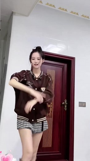 37K views · 3.9K reactions | Smiling girl Funny girl 藍殺 #like #memesdaily #explorepage #instagram #dank #jokes #funnyvideos #love #humor #dailymemes #fun #offensivememes #follow #dankmemes #edgymemes #memes #memepage #funnymeme #bhfyp #funnymemes #viral | Smiling Girl | Facebook