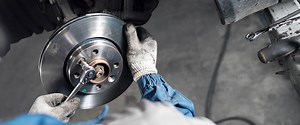 BRAKE DISCS INSTALLATION AND REMOVAL