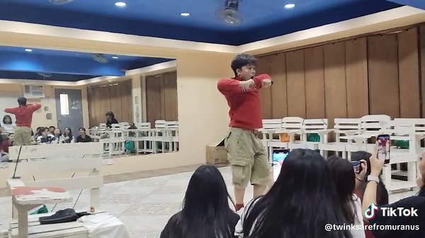 Freestyling the Chorus - Girl Dance Trends