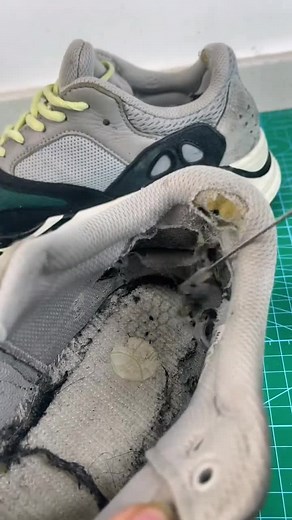 Replacing the lining of your sneakers.#shoes #sneakers #foryou #cleaning #fashion #washing #sports