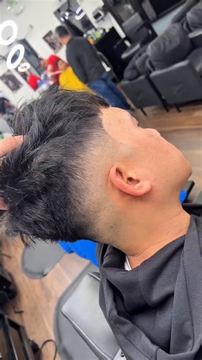 Maryland Barber • Breezy Blendz 🌬️ on Instagram: "Fix your FLAT hair with the link in bio📅 Always accepting new client @ Rockville MD📍 #dmv #rockvillemaryland #barbershopnearme #marylandbarbers #virginiabarber"
