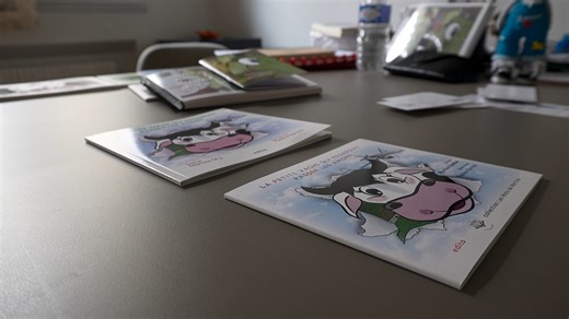 4.4K views · 48 reactions | Donner accès à la lecture, même aux personnes souffrant de déficience visuelle, c’est le projet de deux tourangelles. L’une est autrice jeunesse, l’autre enseignante spécialisée dans le braille. De leur collaboration sont nés deux livres traduits en braille ou adaptés aux personnes dyslexiques. Des créations uniques qu’elles réalisent ensemble. | Val de Loire TV | Facebook