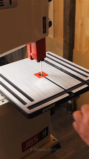 Hangers that literally save space | 5-Minute Crafts