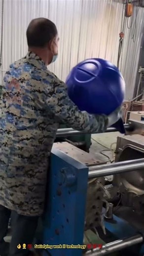 Plastic drum molding from recycled pellets - Old machine but still good working 🔱