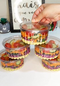 814K views · 10K reactions | Depois dessa receita só como assim.Salada com molho especial no pote. Prática e deliciosa | Receitas Pra Todo Dia | Facebook