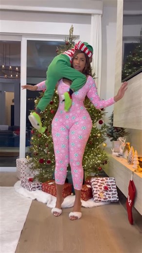 Baby elien ✈️🇵🇷🎵🌎 on Instagram: "climbing the Christmas tree 🎄🪅🎅 #merrychristmas❤️"