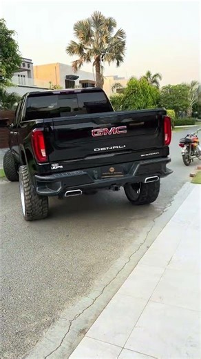 Denali 2019 GMC Sierra Denali 1500 6.2L V8-420 Horsepower-10 Transmission-0-100 kmh in under 6 sec