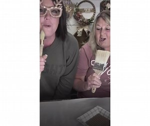 Hey y’all, Today is a very special day at Team Hickabilly! It’s lizzy and Erin 5 year anniversary. Since they started this journey a lot as changed. But we want to thank all of you from the bottom of our hearts, for overflowing our bucket with love, support and positivity!❤️ Let’s make Erin feel special today by telling us in the comments your favorite Lizzy and Erin moment! 🤗🎉🥂 | Lizzy and Erin