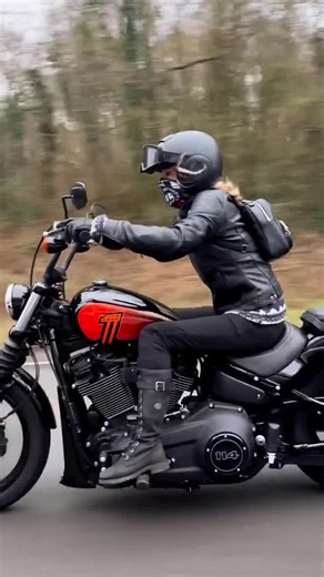 137K views · 8K reactions | Signalling in the New Year  Bring on 2024! : IG/ lady.harley.883 #HarleyDavidson #HarleyCanada #StreetBob | Harley-Davidson Canada | Facebook