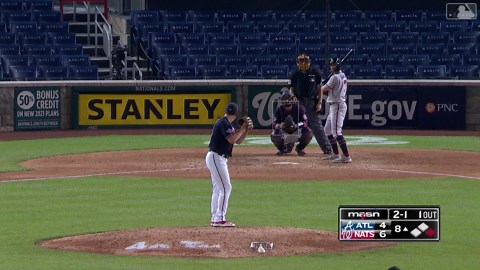 Brock Holt se desliza y captura