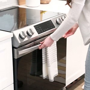 Bumkins Disney Toddler and Baby Suction Plate, Silicone Grip Dish, Baby Led Weaning, Kids Feeding Supplies, Non Skid Sticky Bottom, Platinum Silicone, for Children Ages 6 Months Up, Toy Story Alien