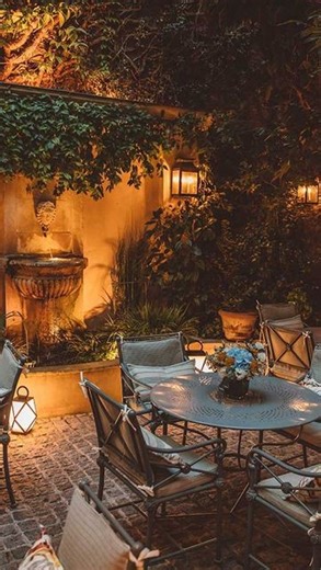 ✨ Paris by Mike ✨ | Un café caché dans une cour à Paris 🌳 🤫 Découvrez un coin de paradis caché au cœur de Paris 🌿☕ L’Hôtel de l’Abbaye, avec son jardin... | Instagram