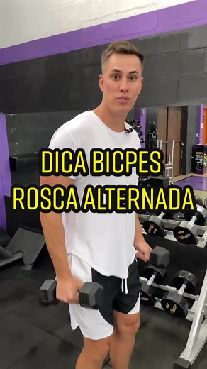 ⚠️ dica para executar corretamente o exercício #roscaalternada com halteres ⚠️ #academia #personaltrainer #treinobiceps