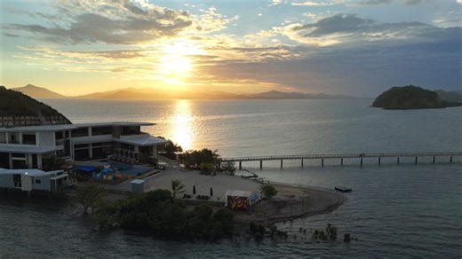 Sunset at Loloata Island Resort, the kind that makes you slow down without trying. Warm skies, calm waters, and that end of day feeling you don’t want to rush. Book a stay, switch off for a bit, and let the island do the rest. | Loloata Island Resort