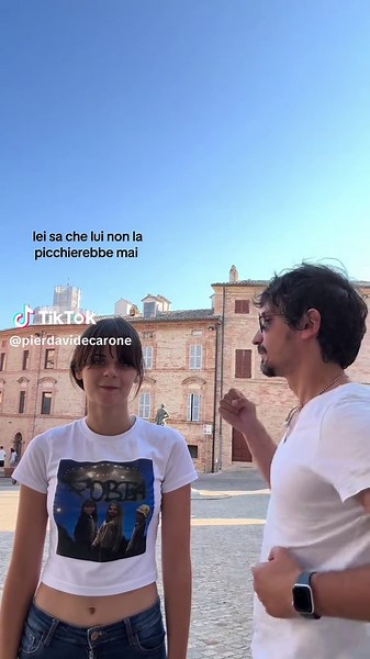 sta postando la social media manager perché come avete visto martina mi ha steso @Martina Attili 🫪 #pierdavidecarone #martinaattili #éfinita #popitaliano