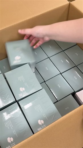 @calm.cozy.packing on Instagram: "等等⋯我有看錯嗎😳 億益菌28盒+安淨2盒，一次掃走！ 台中貴賓一出手就是霸氣💥 #CalmCozyPacking #療癒包貨日常 #療癒妳的生活"