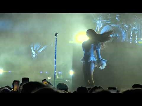 Poppy - Concrete [4K] live @ Gasometer, Vienna