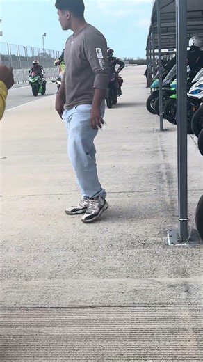 YAMAHA R6 #accidentes #observacionesdiarias #motovelovidad #smartphone #motociclistico #bikers