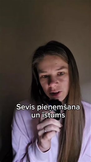 Ādama Ieva on Instagram: "Sevi pieņemt un būt īstai traucē nevis tas, kāda tu esi, bet tas, ko reiz nācās iemācīties, lai izdzīvotu. # Nosacījums: mani mīl tikai tad, ja esmu ērta # Bailes no noraidījuma: ja būšu īsta, mani atstās # Iekšējais kritiķis – pārņemta balss no pagātnes # Kauns par emocijām un vajadzībām # Dzīvošana lomās, nevis savā patiesībā # Atdalījums no sajūtām un ķermeņa Svarīgākais: īstā tu nav pazudusi — viņa ir pasargāta. Pieņemšana sākas ar sapratni, nevis sevis labošanā."