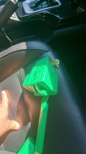Fortune Area Taxi: Installing a Green Yoga Handbrake Lock