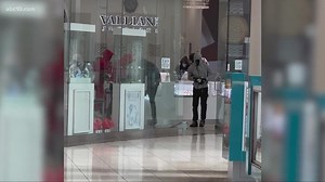 Suspects allegedly used sledgehammers in Roseville Galleria jewelry store smash-and-grab theft, police say