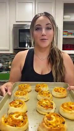 Easy southwestern chicken pinwheels😋 #recipe #recipes #recipeoftheday #recipevideo #recipeshare #RecipeIdeas #easyrecipes #easyrecipeschallenge #easyrecipesathome #easydinner #easymeals #pinwheels #chicken #quickdinner #pillsbury #pizzadough | Girl Gone Grilling
