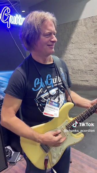 Electric Guitar vs Accordion: A Musical Comparison