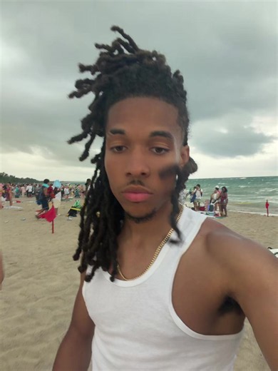 It was literally hot asf 20 seconds ago…. #grandbendbeach #grandbendbeach