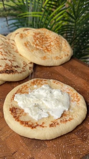طريقة عمل الخبز العراقي على الطاوة.. هش، خفيف، وطعم لا يُقاوم! 🥯✨