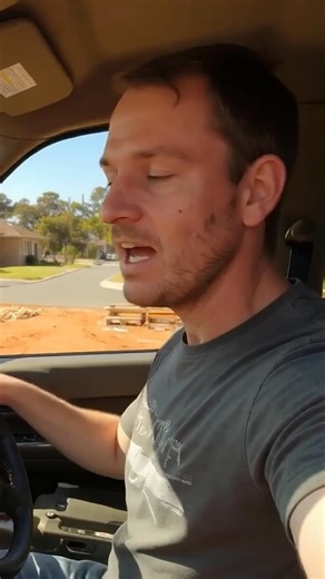 Ditch manual time-tracking! 🤔 Boost profits with accurate tracking. Get more done, lose less, earn more 💪 #ConstructionEssentials | ConstructionClock