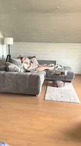 928K views · 10K reactions | 50_So einfach gehts Dankt mir später ❤️ #couplecomedy #streit #müll #aufräumen #family #accouple FamilyFirst #FamilyFun #FamilyLove | Clark Hardacre1 | Facebook