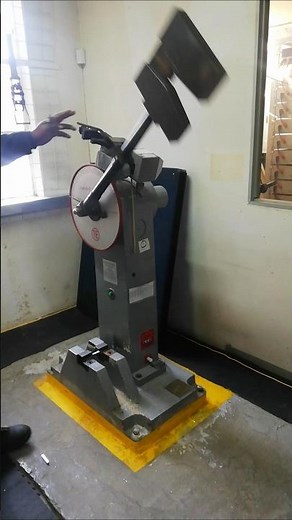 MOUTON PENDULE CHARPY: DROPPING HAMMER TO KNOCK THROUGH MACHINED SQUARE STEEL BARS FOR RESILIENCE