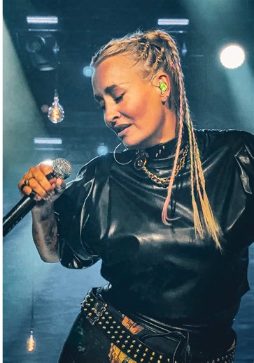 Explore Sarah Connor's Musical Journey Live