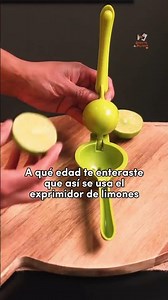 The correct way to use a lemon squeezer