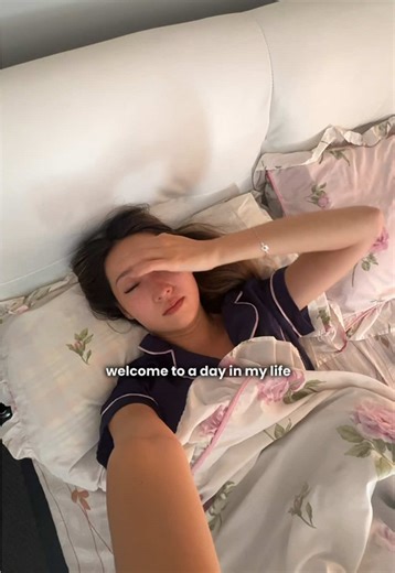 Day in the Life of a Dessert Cafe Owner and Traveler