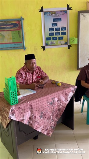 #tulatula #utusutus Hari ini, Kamis 20 November 2025, Anggota KPU Kabupaten Banggai Laut Bapak Akhmad dan Bapak Suryadi Rihama melaksanakan Sosialisasi Pendidikan Pemilih untuk segmen Pemilih Pemula di MAN Banggai Laut, Desa Mansalean, Kecamatan Labobo. Kegiatan ini didampingi oleh Kasubag Parhupmas SDM, Adi Setyawan Palanakan. Melalui sosialisasi ini, KPU Kabupaten Banggai Laut terus mendorong pemilih muda untuk memahami hak dan tanggung jawab mereka dalam Pemilu, sekaligus membangun kesadaran 