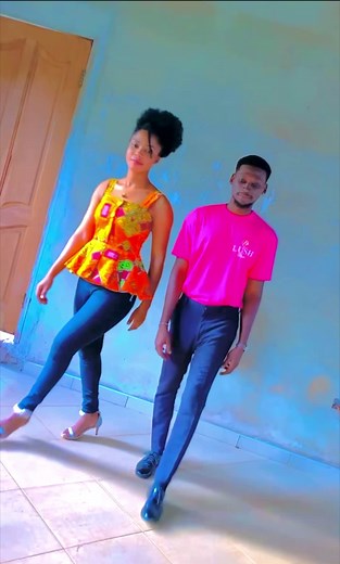 Couple Ramp Walk Pose | Catwalk Modeling Tips