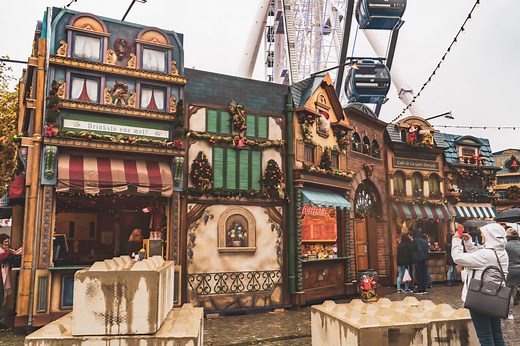Düsseldorf Christmas Markets Guide 2026: Where to Go, What to Eat & More!