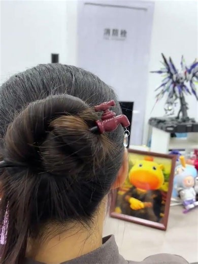 Best friend, let me help you put some water hairpins to play with something new.